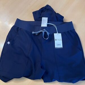 Brand new never worn Navy blue Venice Joggers. Size small/tall